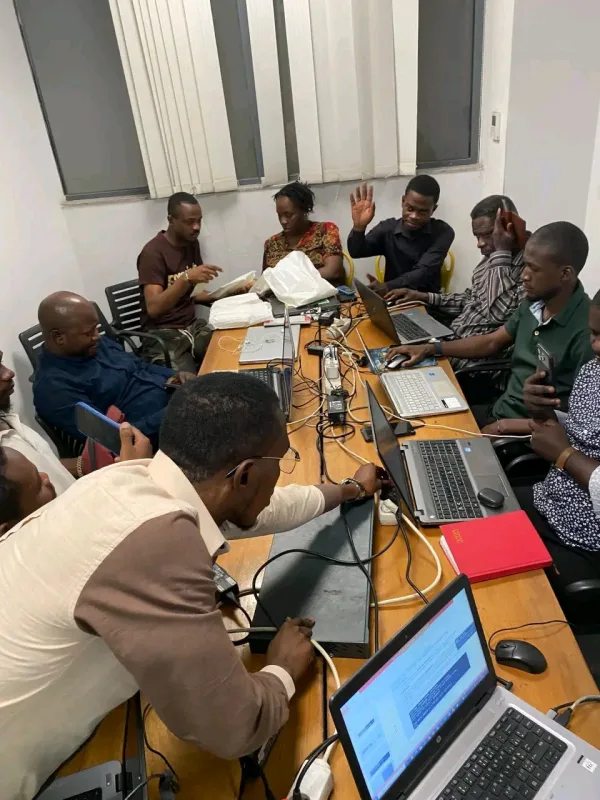 Formation pratique sur la conception d'un réseau local d'entreprise (LAN).
